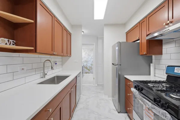 $169,900 | 1475 Rebecca Drive, Unit 217, Hoffman Estates, IL 60169