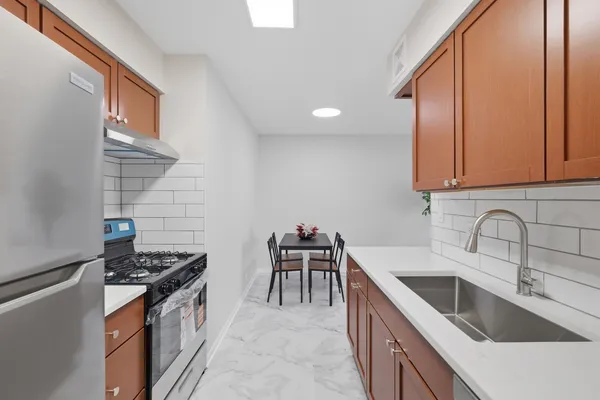 $169,900 | 1475 Rebecca Drive, Unit 217, Hoffman Estates, IL 60169