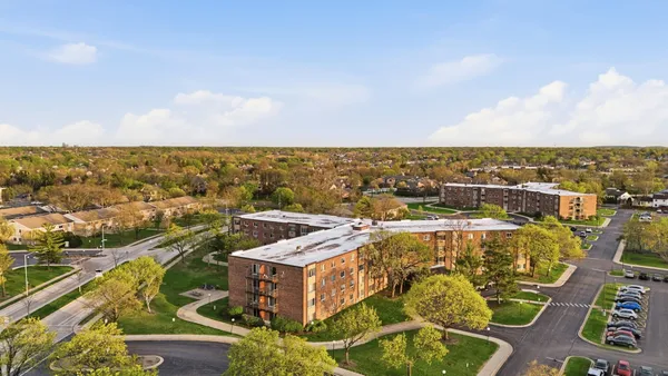 $169,900 | 1475 Rebecca Drive, Unit 217, Hoffman Estates, IL 60169
