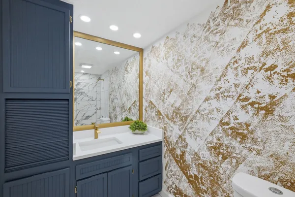 $169,900 | 1475 Rebecca Drive, Unit 217, Hoffman Estates, IL 60169