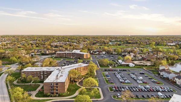 $169,900 | 1475 Rebecca Drive, Unit 217, Hoffman Estates, IL 60169