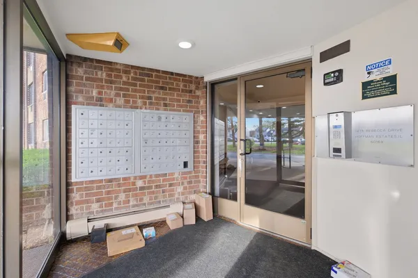 $169,900 | 1475 Rebecca Drive, Unit 217, Hoffman Estates, IL 60169