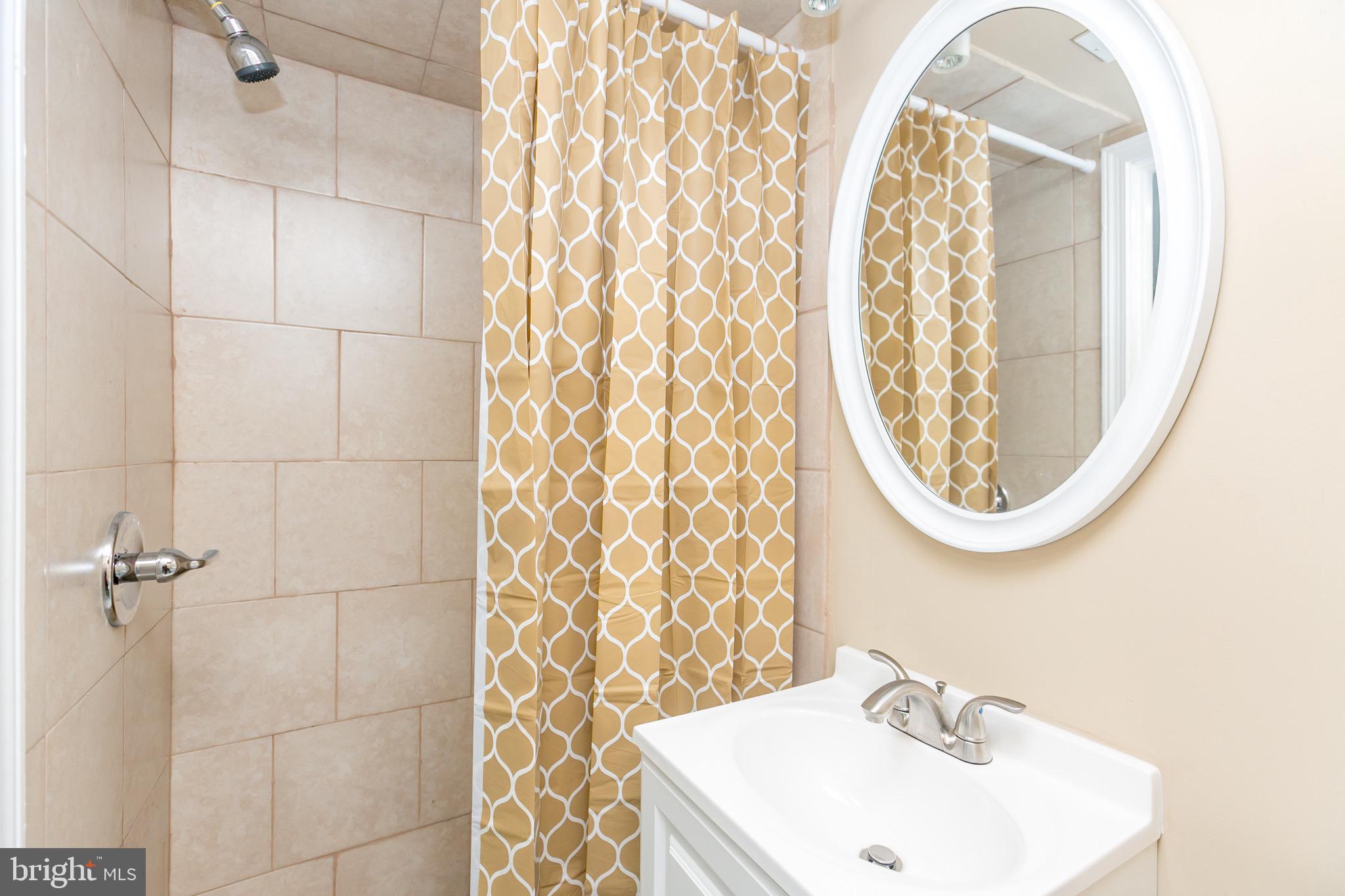 5110 Levindale Road Baltimore, MD 21215 - Photo 30 of 33 Lower level full bathroom.