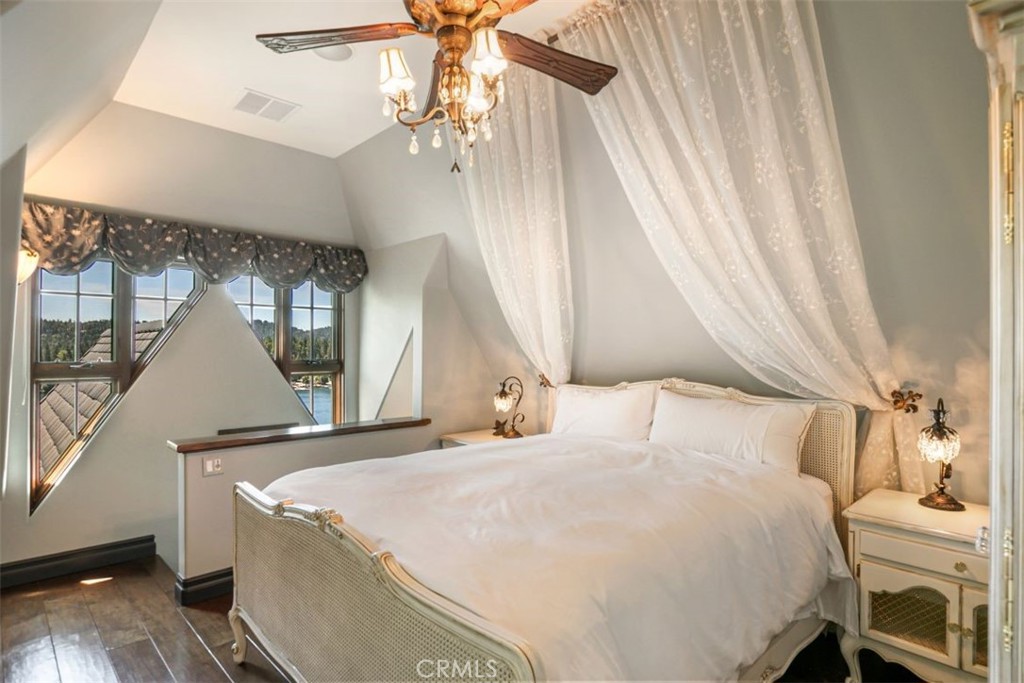 28087 North Shore Road Lake Arrowhead, CA 92352 - Photo 25 of 51 Upper Level Bedroom