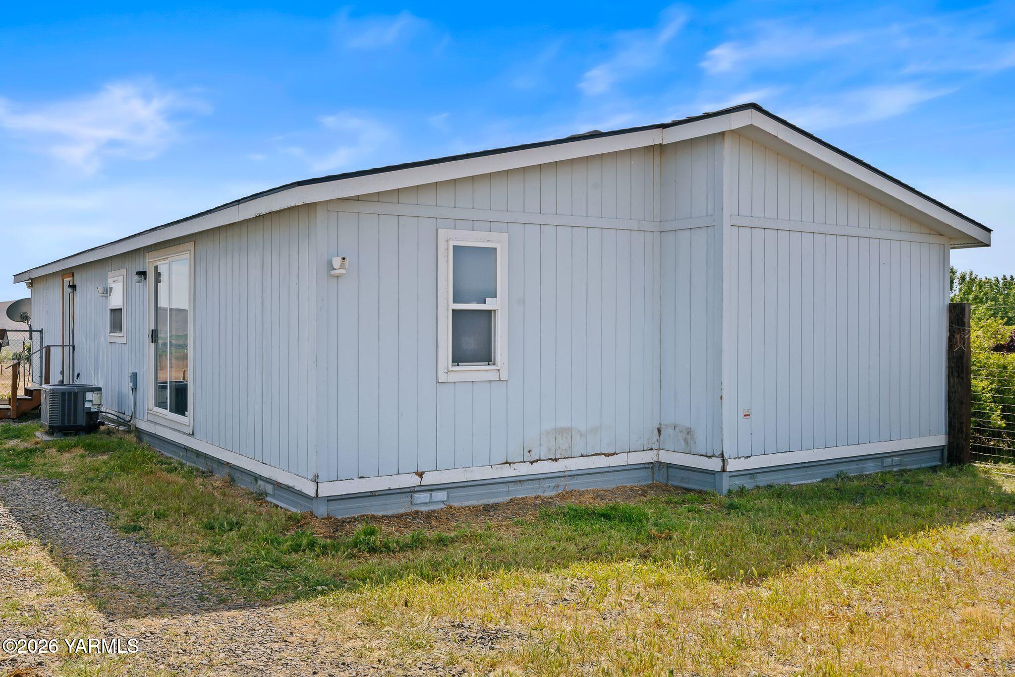 12076 Mieras Road Moxee, WA 98936 - Photo 5 of 27 12076 Mireas Rd-2