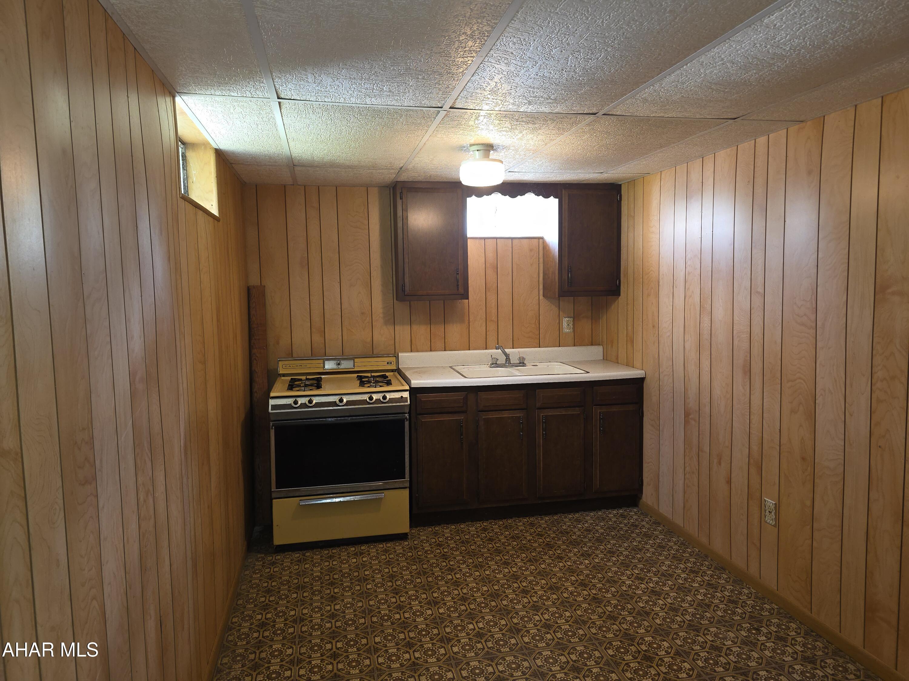 335 6th Street Tyrone, PA 16686 - Photo 13 of 15