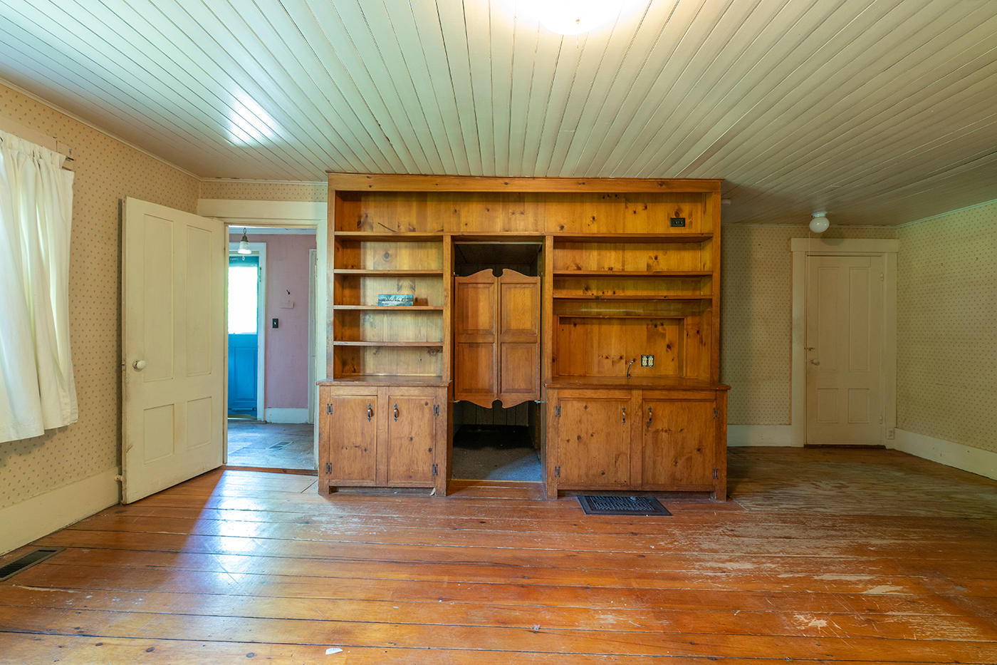 142 Oyster River Road Warren, ME 04864 - Photo 9 of 29 Living room