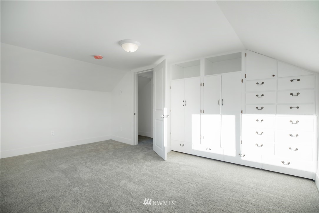 314 3rd Street Roy, WA 98580 - Photo 25 of 30 an empty room with cabinet