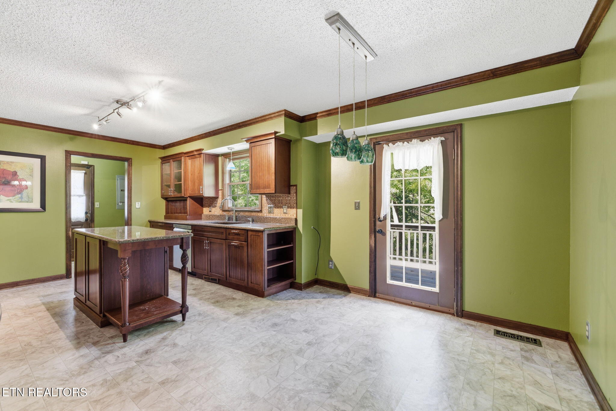 135 Claremont Road Oak Ridge, TN 37830 - Photo 12 of 49 17-web-or-mls-DSC_1214