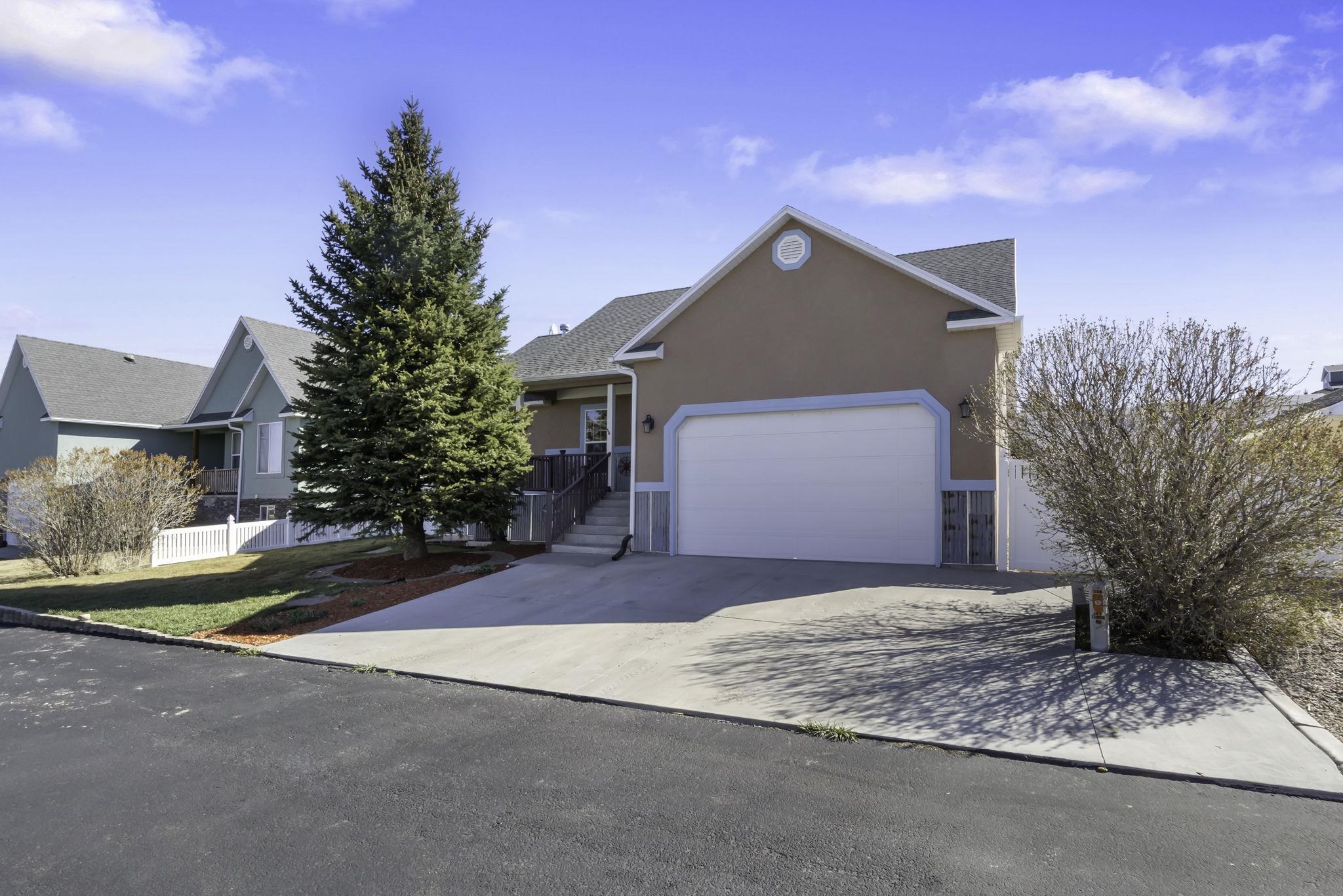 136 Benjamin Franklin Street Evanston, WY 82930 - Photo 2 of 45