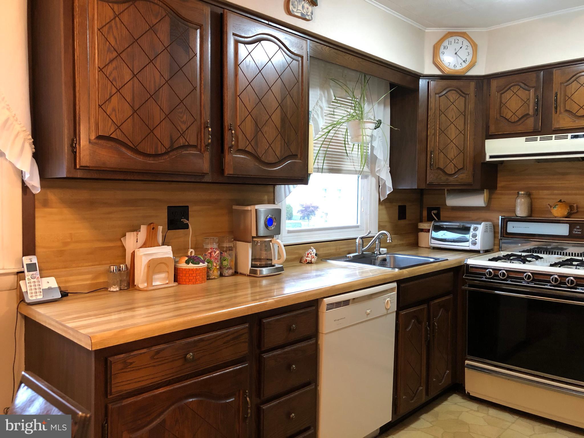 9961 Bridle Road Philadelphia, PA 19115 - Photo 14 of 39 Lots of Counter Space