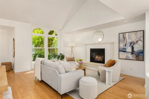$885,000 | 8980 Bay Street Northeast, Bainbridge Island, WA 98110