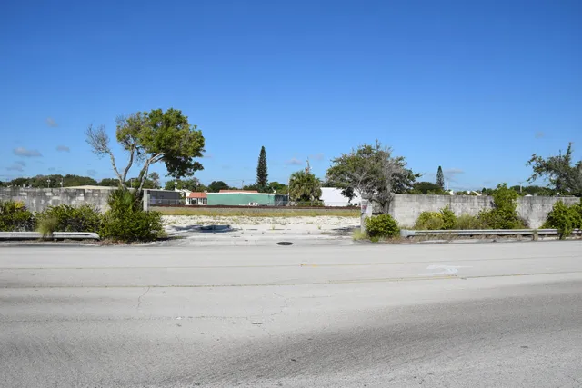 $800,000 | 1666 North Old Dixie Highway, Jupiter, FL 33469