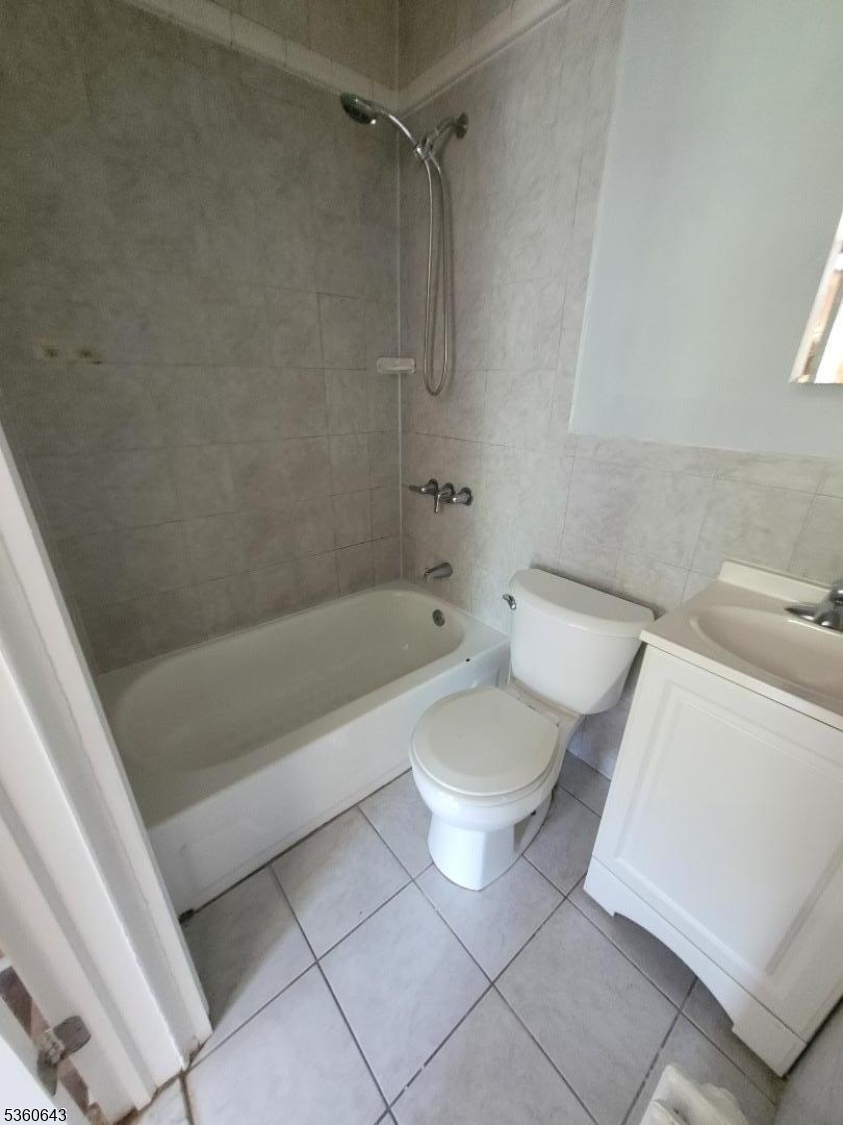 232 Niles Street Elizabeth, NJ 07202 - Photo 2 of 9 a bathroom with a toilet and a bathtub