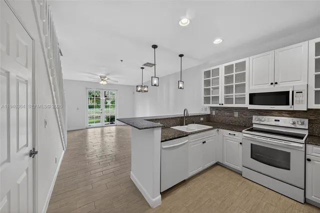 $2,950 | 4645 Southwest 75th Way, Unit 4645, Davie, FL 33314