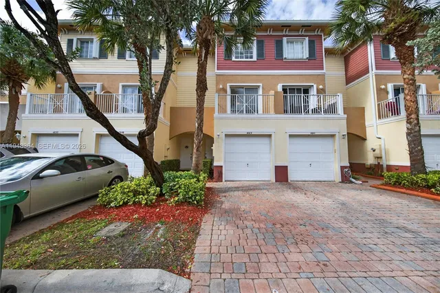 $2,950 | 4645 Southwest 75th Way, Unit 4645, Davie, FL 33314