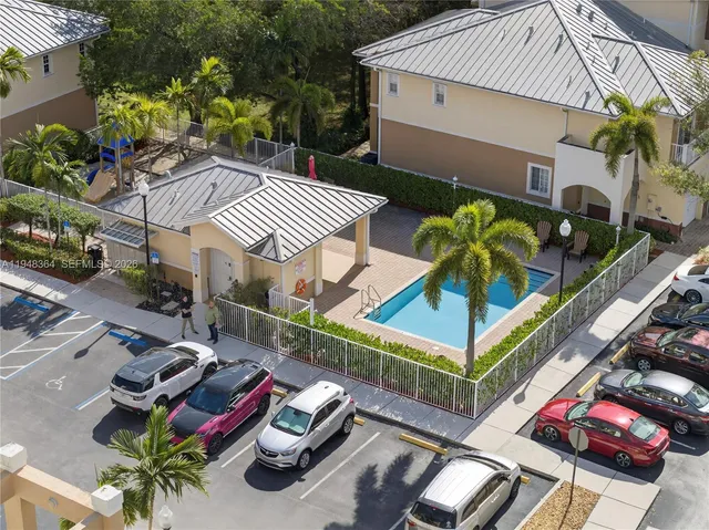 $2,950 | 4645 Southwest 75th Way, Unit 4645, Davie, FL 33314