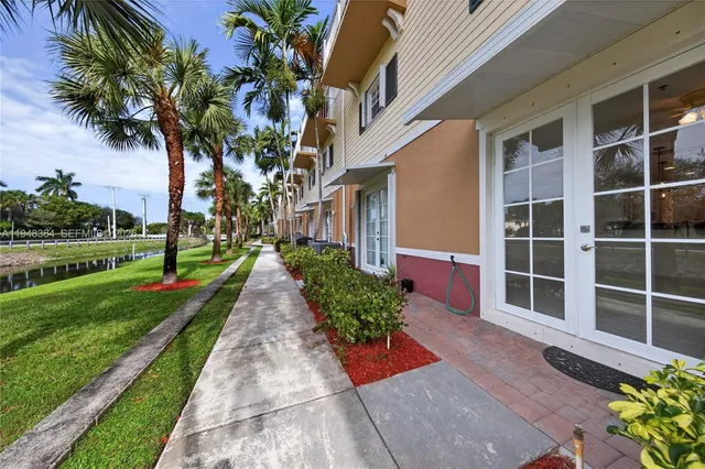 $2,950 | 4645 Southwest 75th Way, Unit 4645, Davie, FL 33314