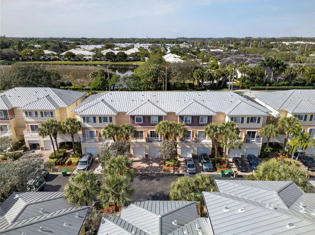 $2,950 | 4645 Southwest 75th Way, Unit 4645, Davie, FL 33314