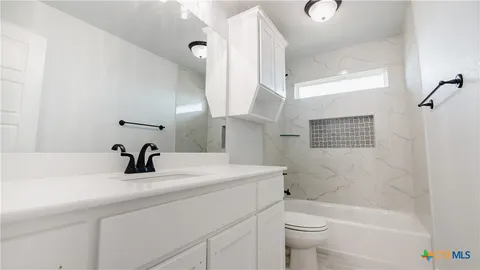 $448,900 | 1321 Red Rock Road, Hewitt, TX 76643