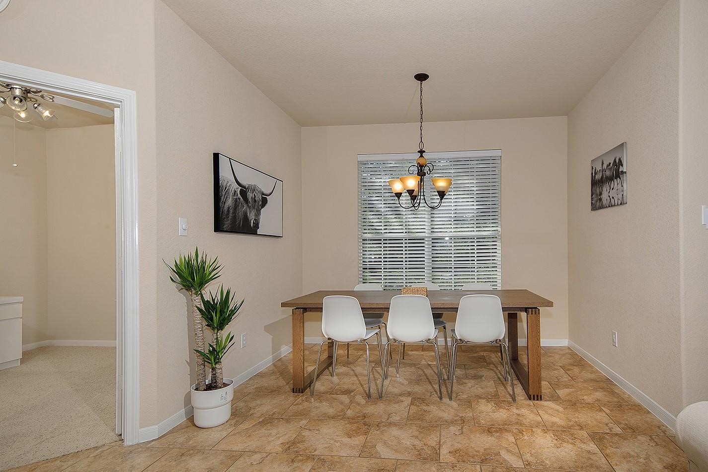 3 Pine Needle Place The Woodlands, TX 77382 - Photo 6 of 19 a dining room with furniture and window