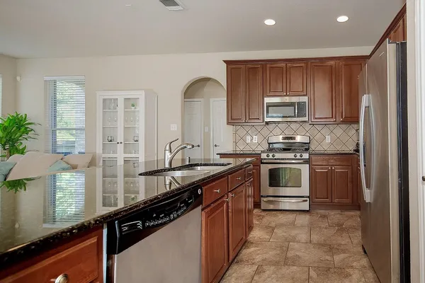 $3,000 | 3 Pine Needle Place, The Woodlands, TX 77382