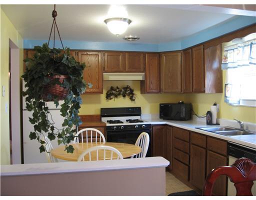 5004 Windriver Drive McKees Rocks, PA 15136 - Photo 7 of 18 Kitchen. Eat in Kitchen