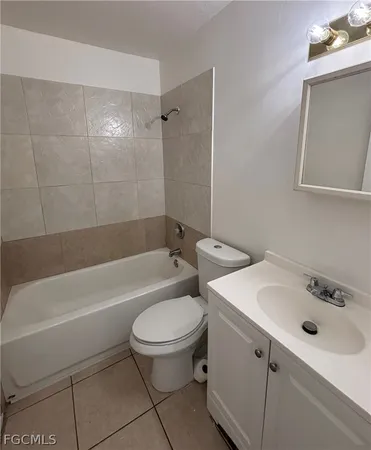 $1,250 | 704 Southeast 46th Lane, Unit B, Cape Coral, FL 33904