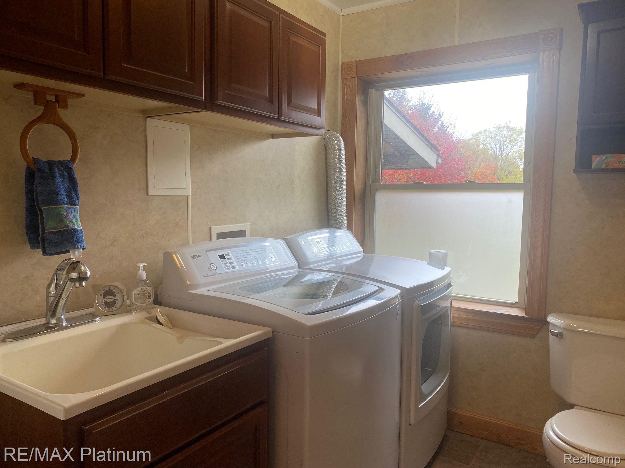 1880 Tooley Road Howell, MI 48843 - Photo 15 of 22 Laundry Room/Half Bath Combination