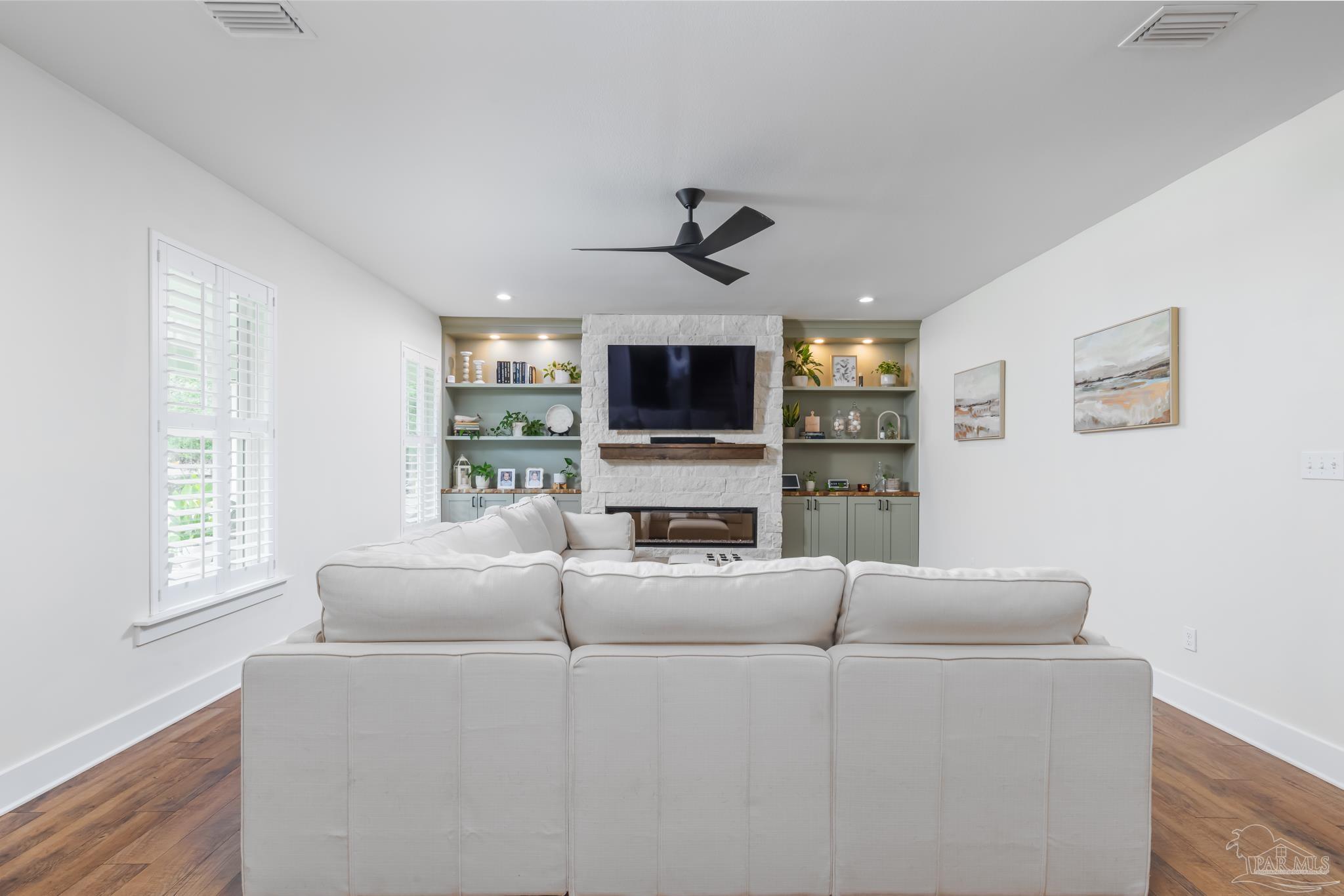 16240 Innerarity Point Road Pensacola, FL 32507 - Photo 8 of 54 Gallery Image 8