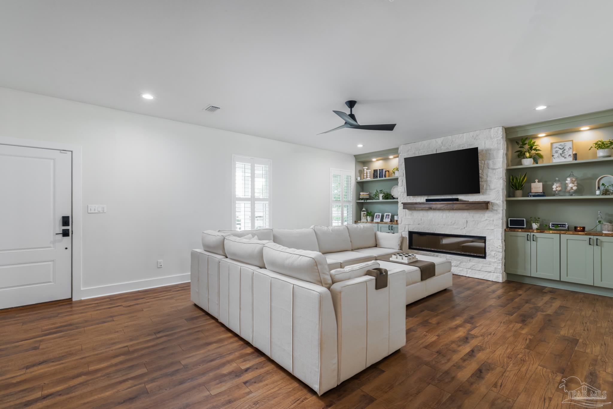 16240 Innerarity Point Road Pensacola, FL 32507 - Photo 9 of 54 Gallery Image 9