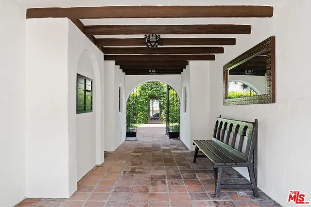 a view of entryway and workspace