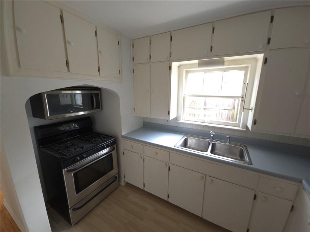 4703 Terrace Street Kansas City, MO 64112 - Photo 5 of 35