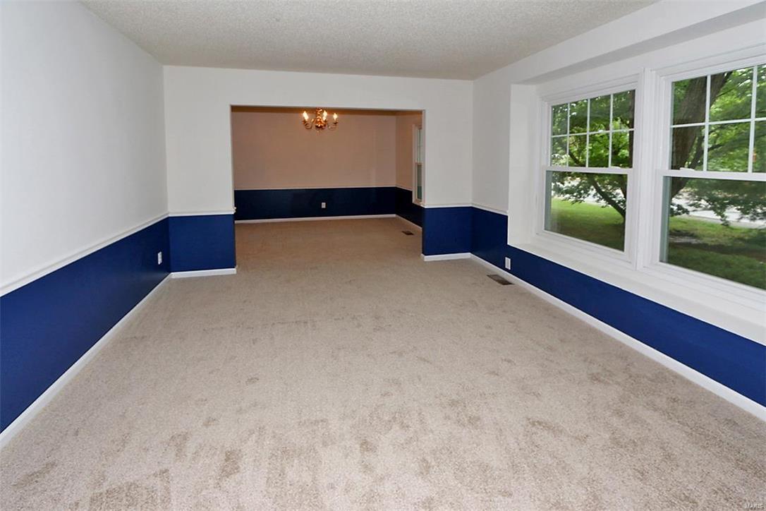 8107 MacKenzie Road St. Louis, MO 63123 - Photo 3 of 20 Gallery Image 3