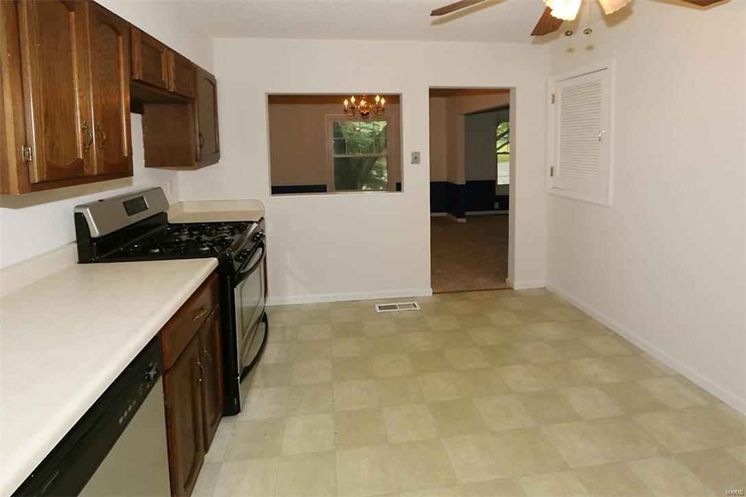 8107 MacKenzie Road St. Louis, MO 63123 - Photo 9 of 20 Gallery Image 9