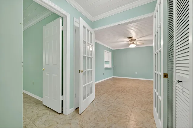 an empty room with a empty space