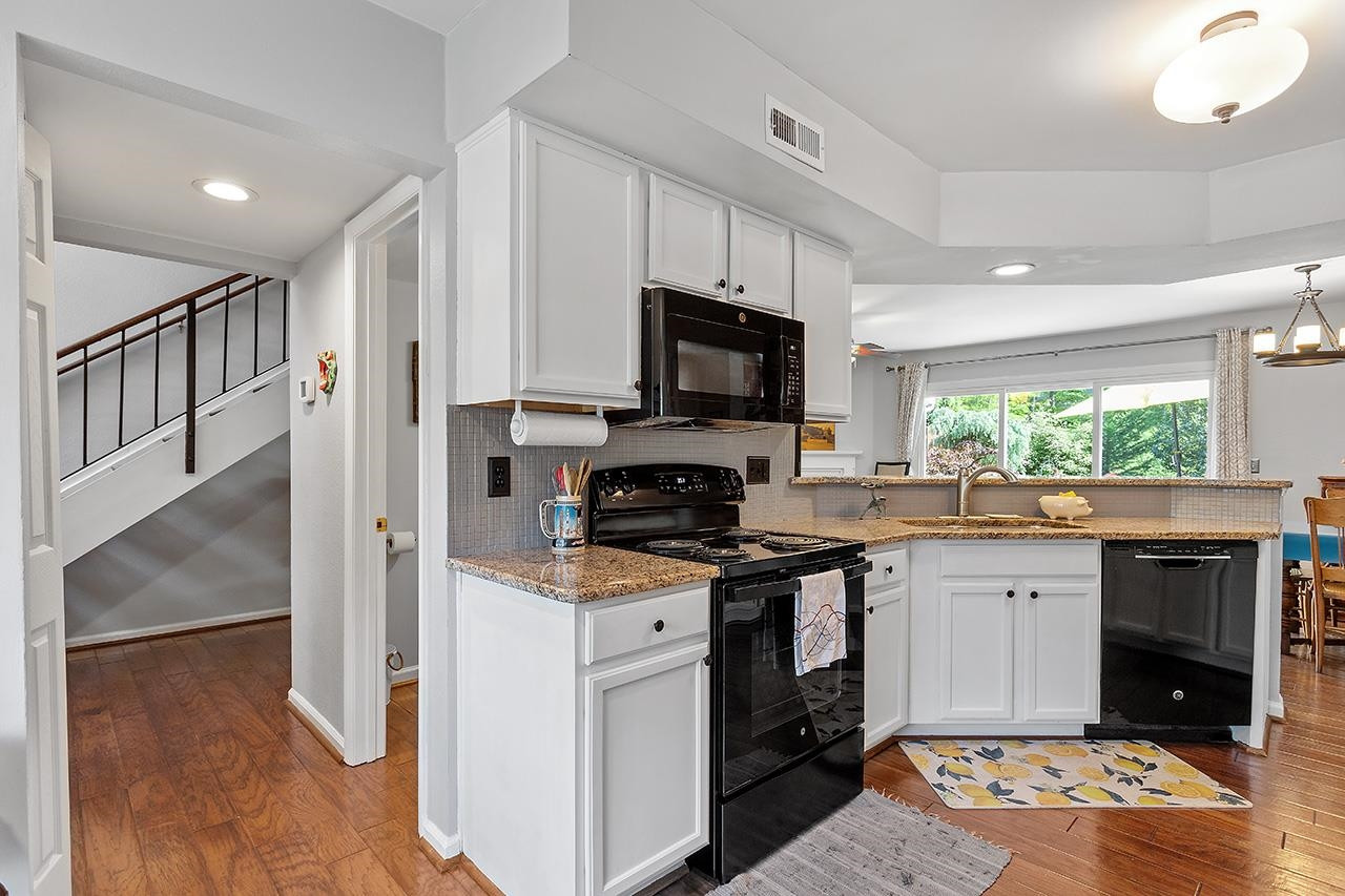 7819 Falcon Rest Circle, Unit END Raleigh, NC 27615 - Photo 22 of 38 Kitchen