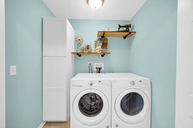 $365,000 | 1104 Loganbury Court, Elgin, IL 60120