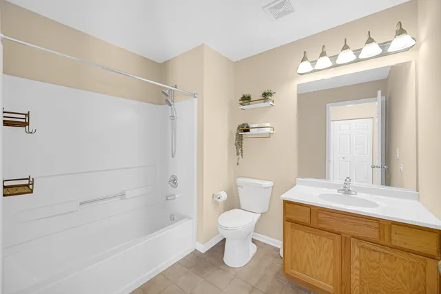 $365,000 | 1104 Loganbury Court, Elgin, IL 60120