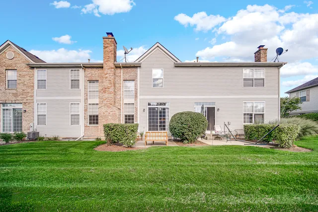 $365,000 | 1104 Loganbury Court, Elgin, IL 60120