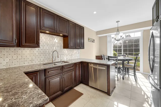 $365,000 | 1104 Loganbury Court, Elgin, IL 60120