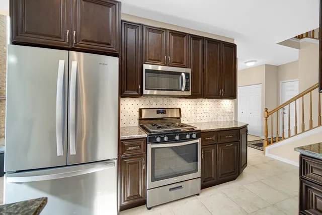 $365,000 | 1104 Loganbury Court, Elgin, IL 60120