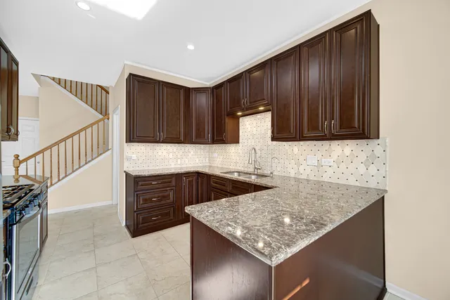 $365,000 | 1104 Loganbury Court, Elgin, IL 60120