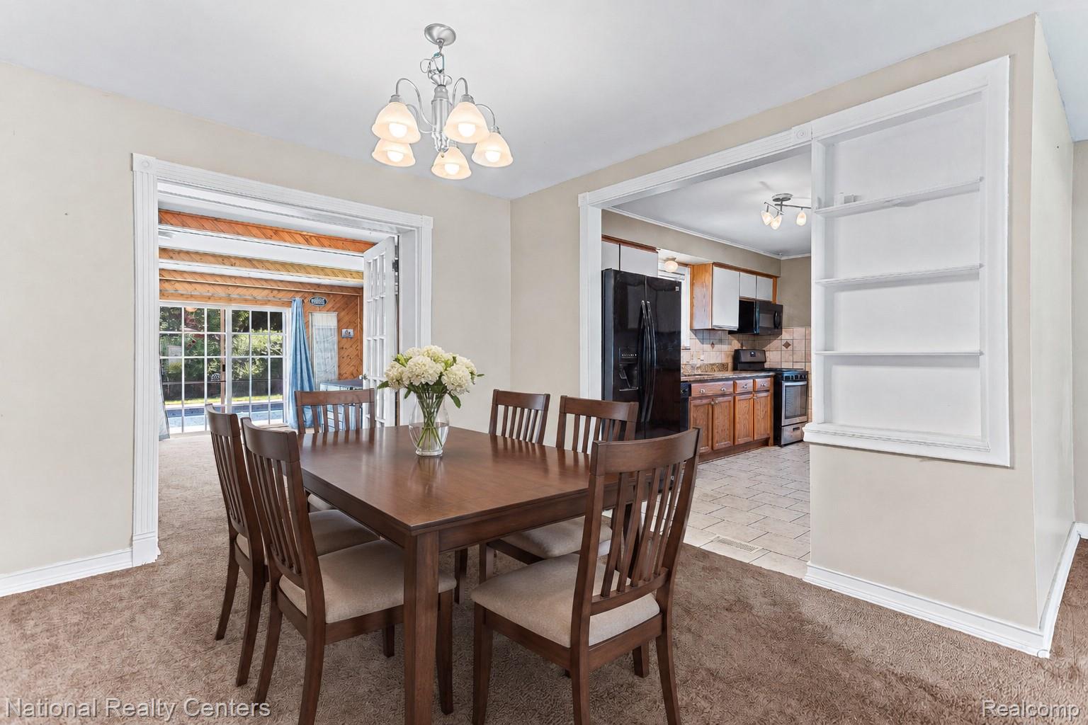 23950 Meadowbrook Road Novi, MI 48375 - Photo 7 of 39 Dining room meadowbrook.jpg