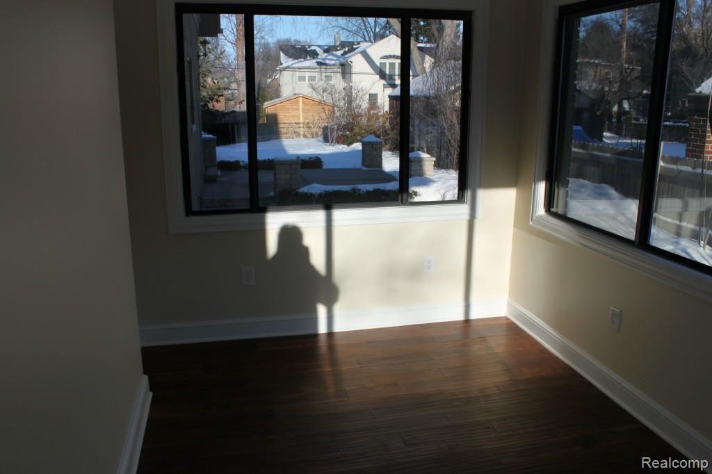 504 Barrington Road Grosse Pointe, MI 48230 - Photo 44 of 45 3 season room