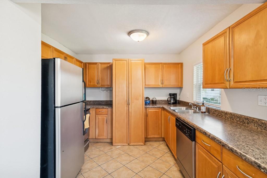 13125 Wilcox Road, Unit 6205 Largo, FL 33774 - Photo 10 of 48 a kitchen with stainless steel appliances granite countertop a refrigerator and a sink