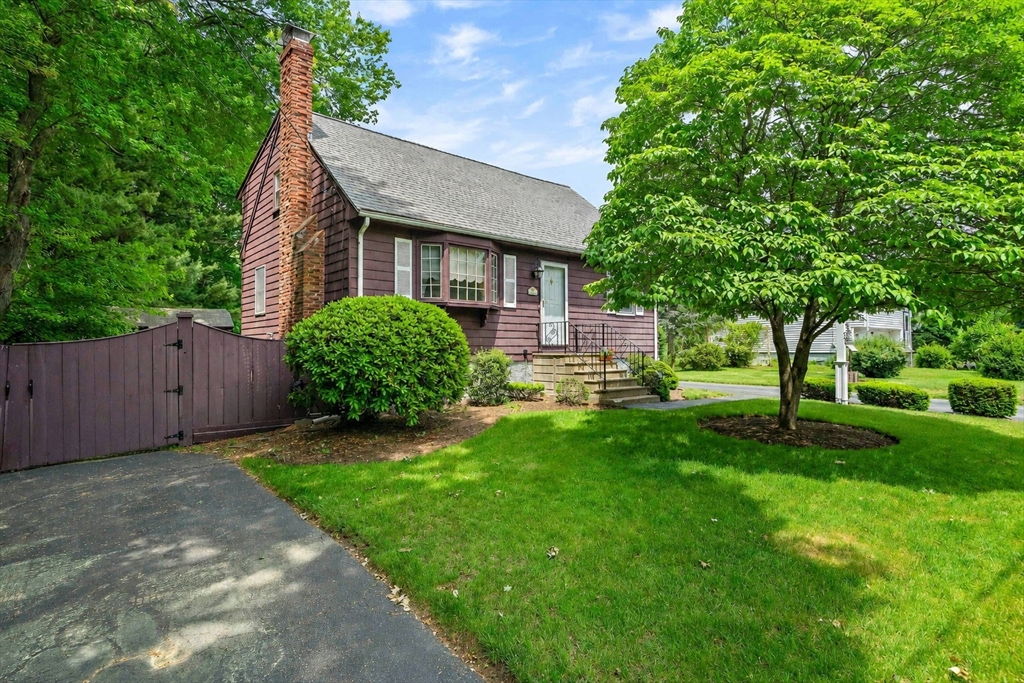 24 Spallus Road Stoughton, MA 02072 - Photo 2 of 29