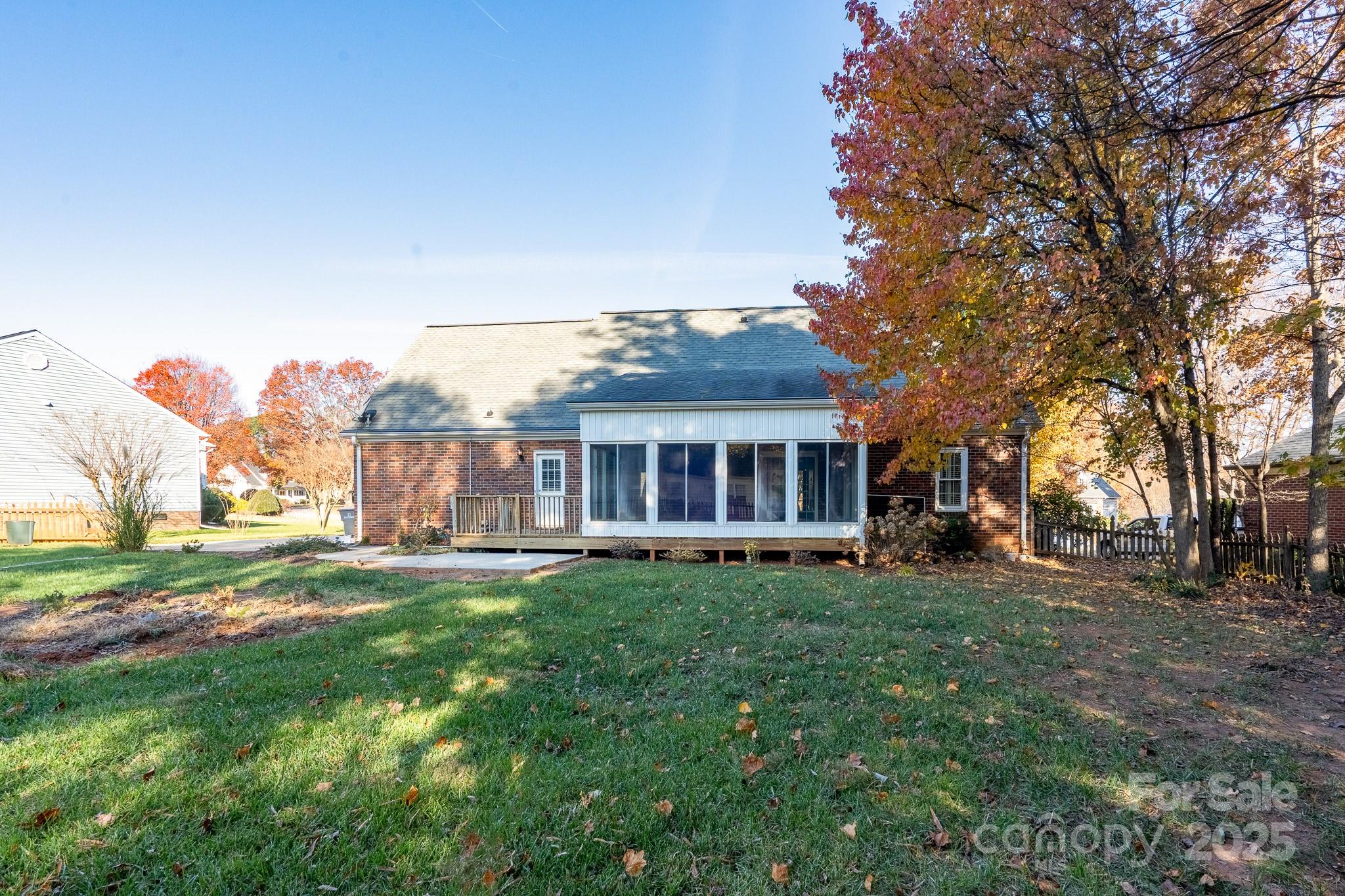 621 Peacehaven Road Kannapolis, NC 28083 - Photo 13 of 44 a front view of a house with a garden