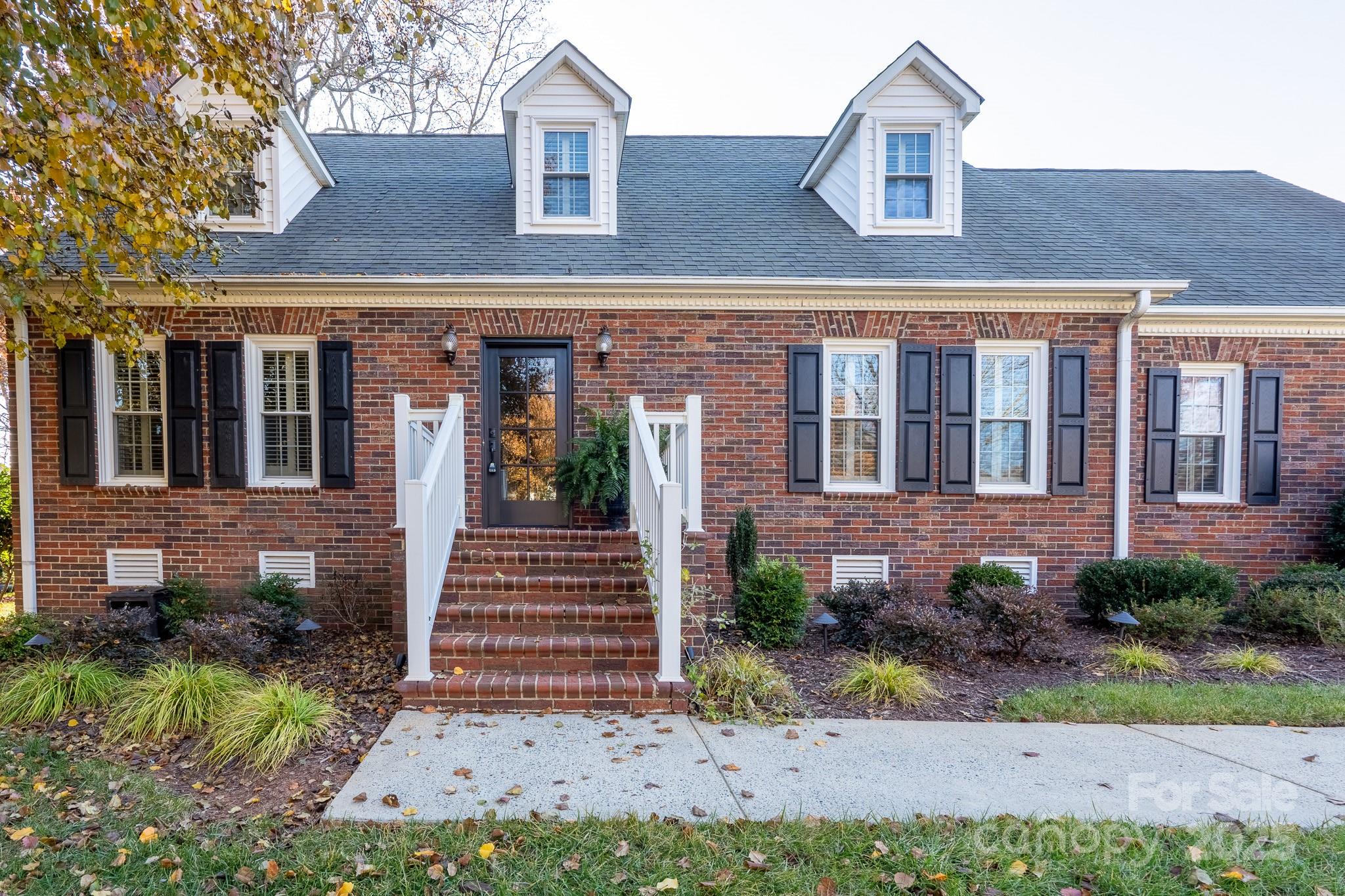 621 Peacehaven Road Kannapolis, NC 28083 - Photo 5 of 44 a front view of a house with garden