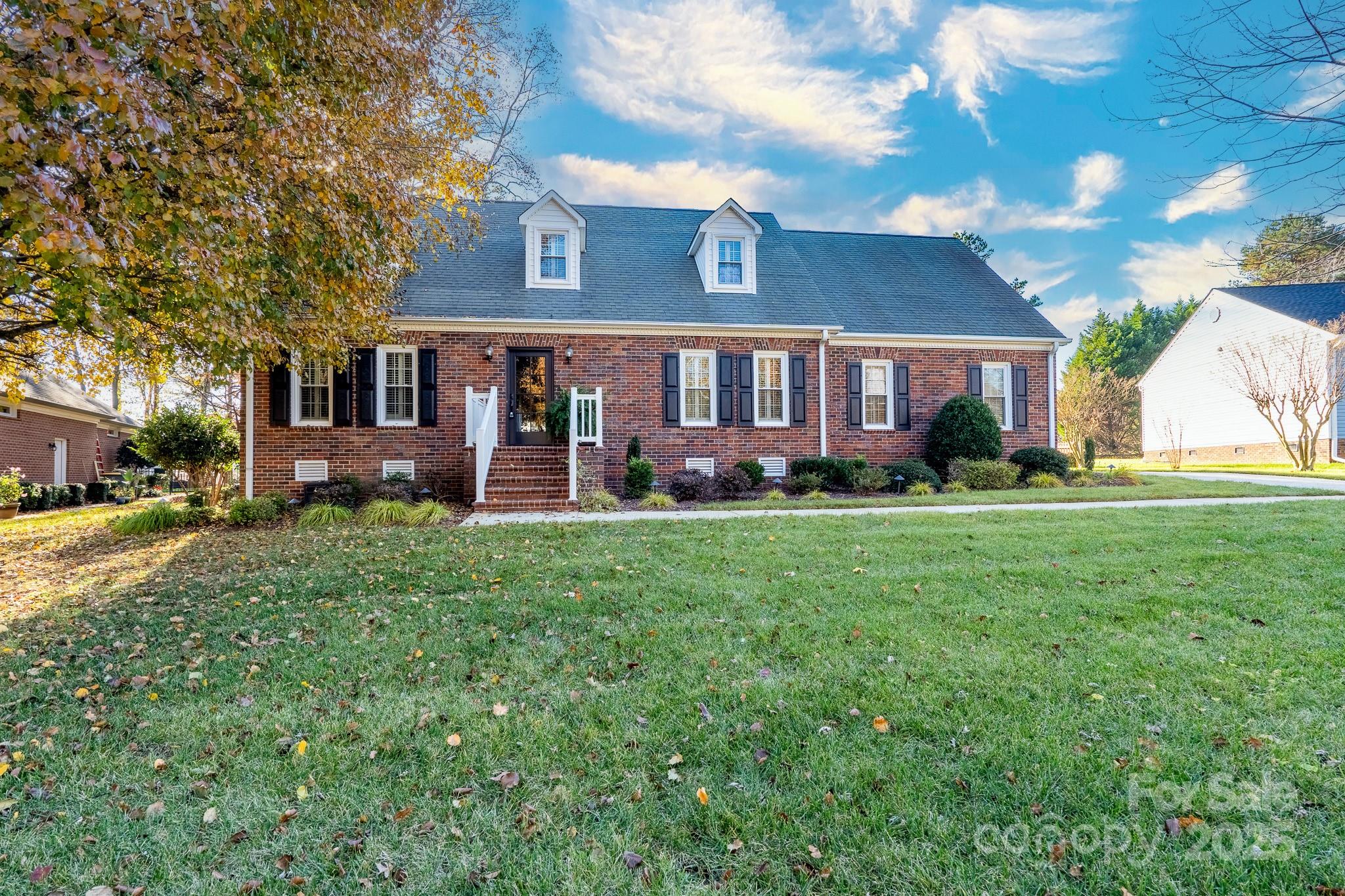 621 Peacehaven Road Kannapolis, NC 28083 - Photo 10 of 44 a front view of house with yard and green space